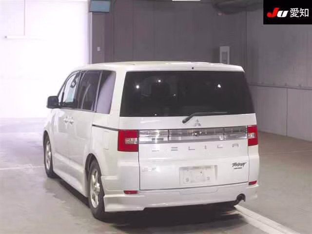 MITSUBISHI DELICA D:5