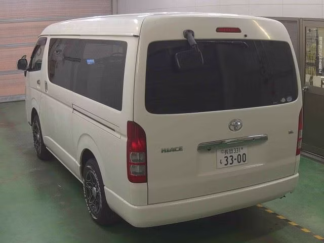 TOYOTA HIACE
