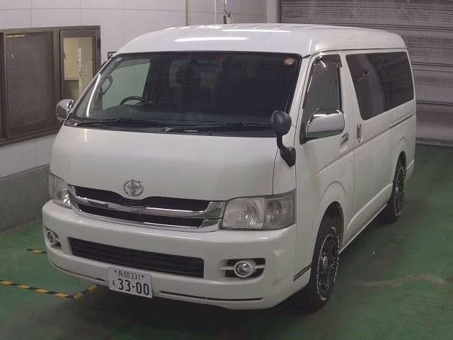 TOYOTA HIACE