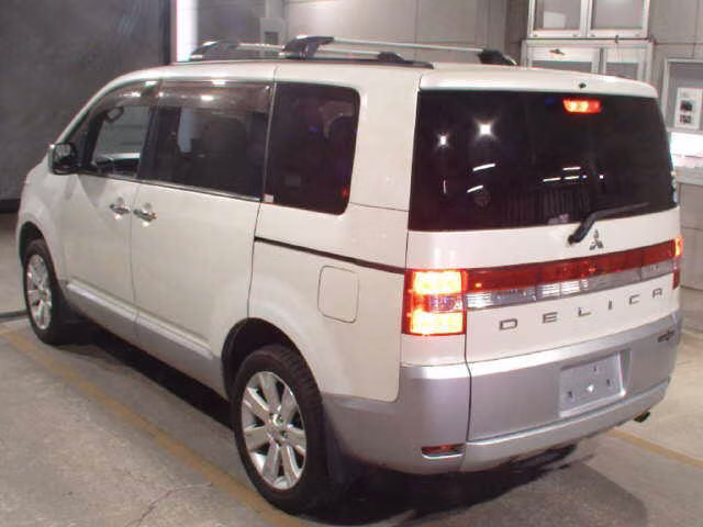 MITSUBISHI DELICA D:5