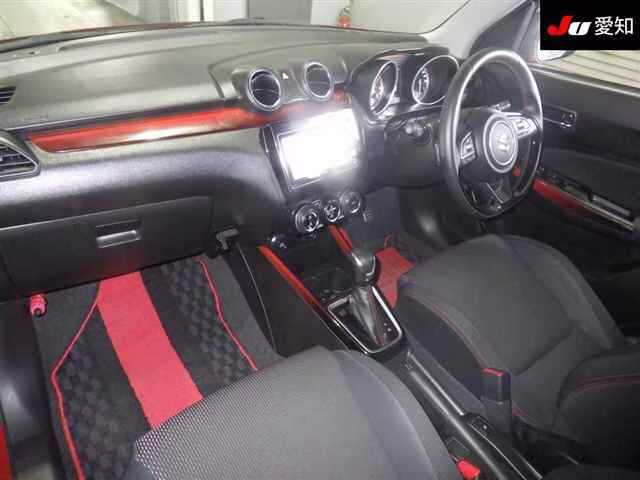 SUZUKI SWIFT