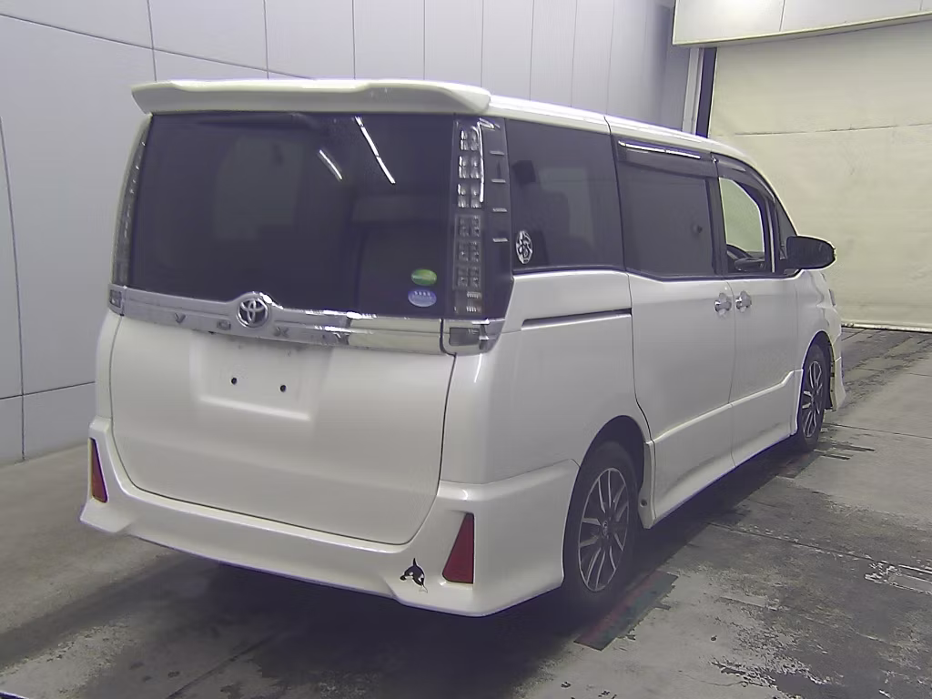 TOYOTA VOXY