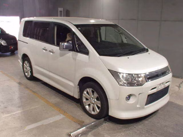 MITSUBISHI DELICA D:5