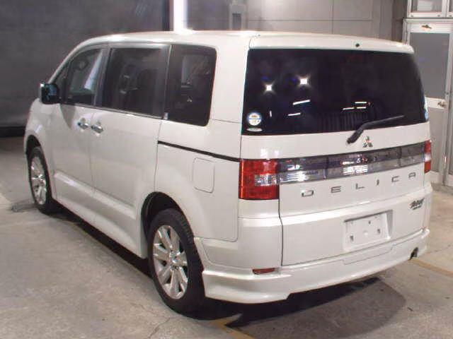 MITSUBISHI DELICA D:5