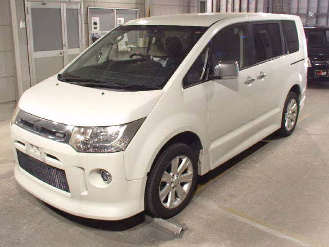MITSUBISHI DELICA D:5