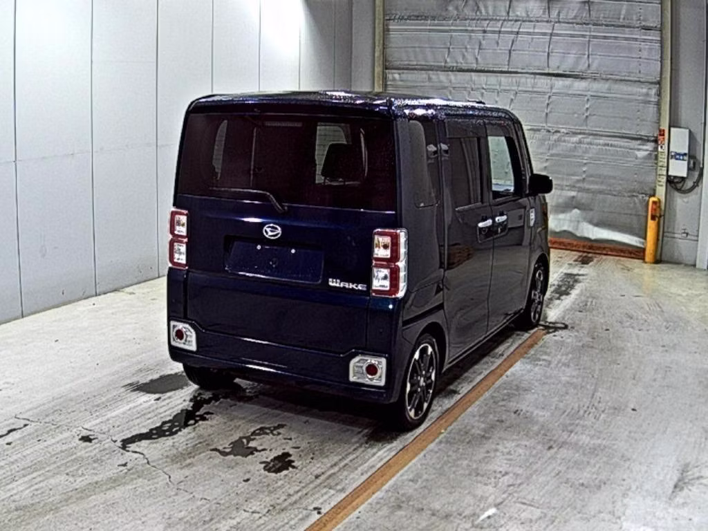 DAIHATSU WAKE