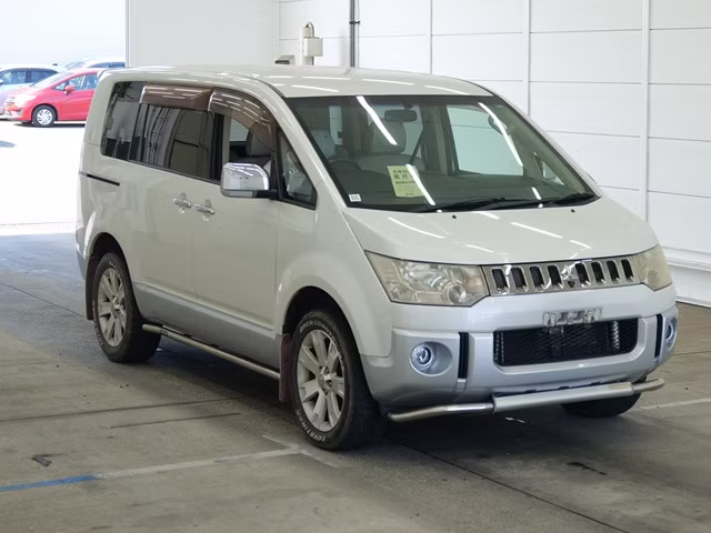 MITSUBISHI DELICA D:5