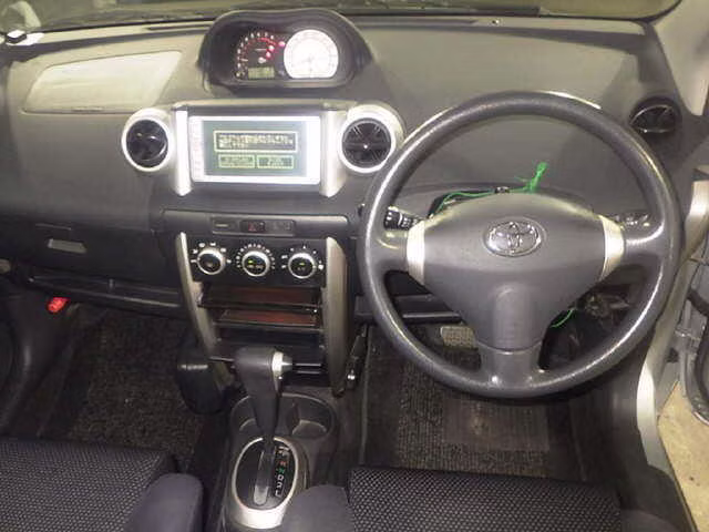 TOYOTA IST