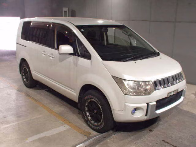 MITSUBISHI DELICA D:5