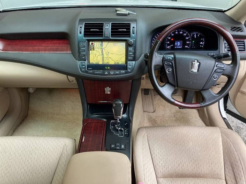 TOYOTA CROWN