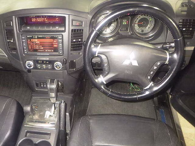 MITSUBISHI PAJERO