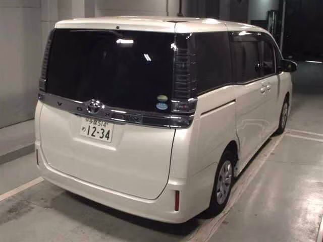 TOYOTA VOXY