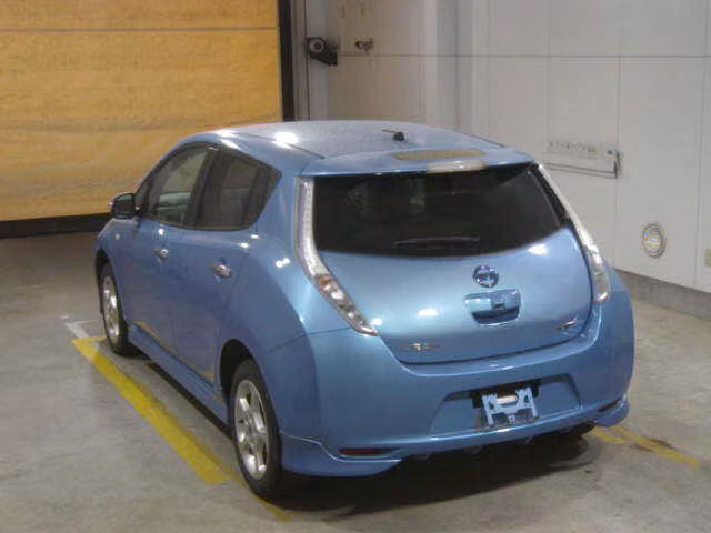 NISSAN LEAF
