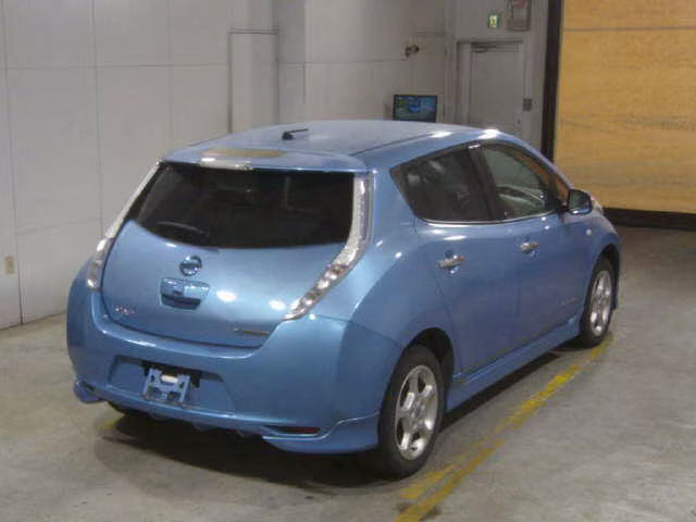 NISSAN LEAF