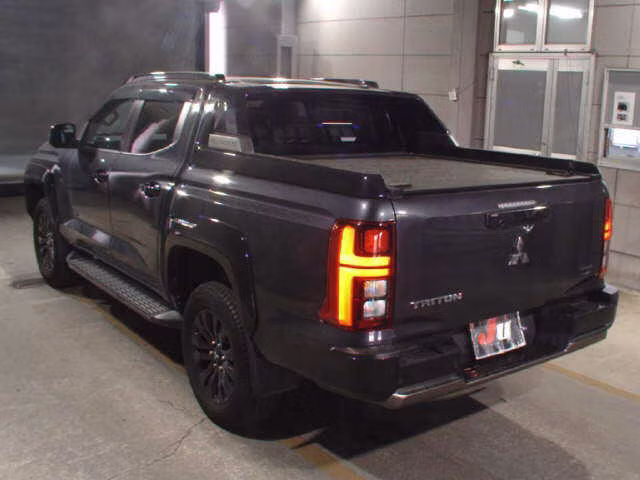 MITSUBISHI TRITON