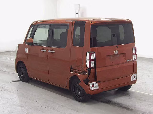 DAIHATSU WAKE