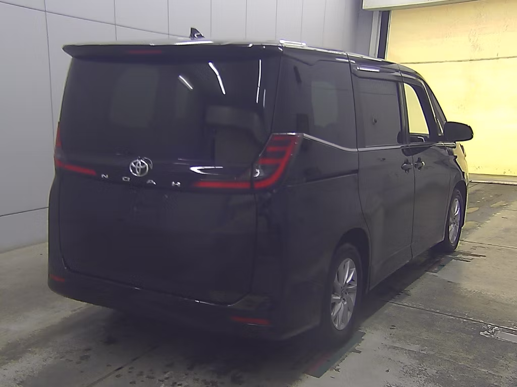 TOYOTA NOAH