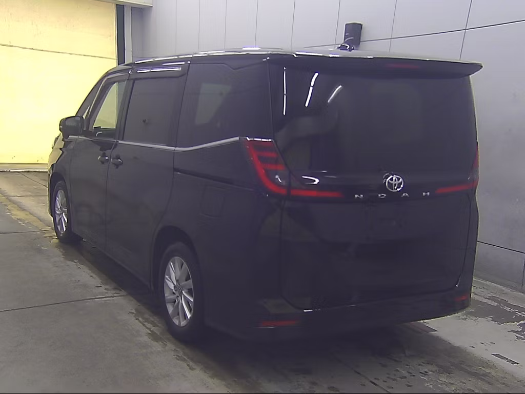 TOYOTA NOAH