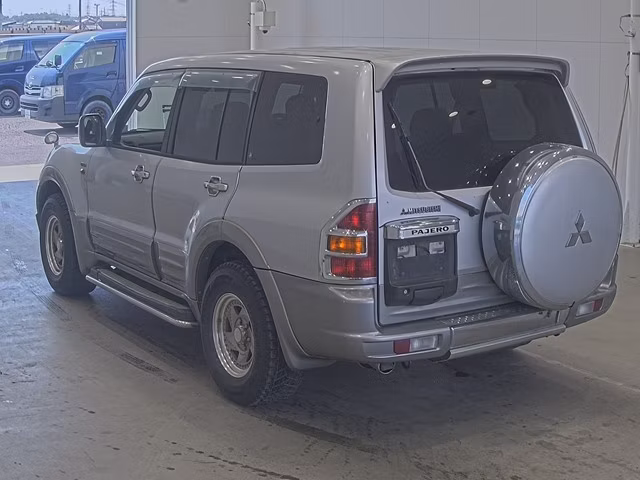 MITSUBISHI PAJERO