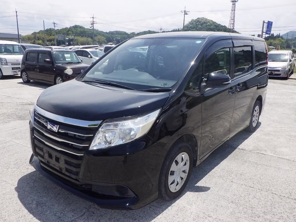 TOYOTA NOAH