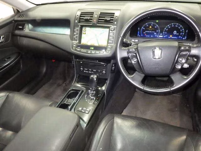 TOYOTA CROWN