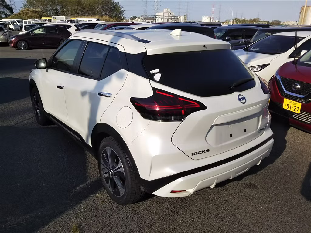 NISSAN KICKS