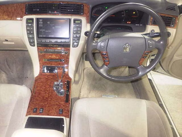 TOYOTA CROWN