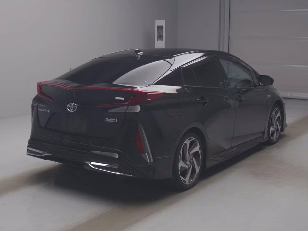 TOYOTA PRIUS PHV