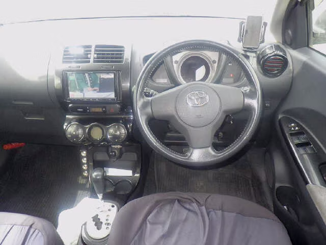 TOYOTA IST
