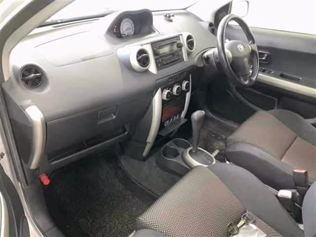 TOYOTA IST