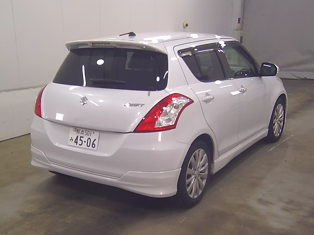SUZUKI SWIFT