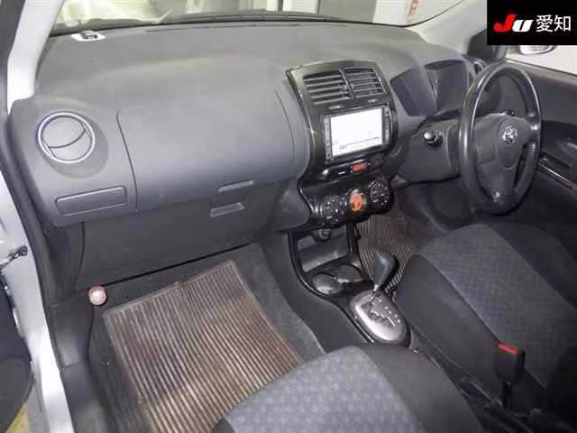 TOYOTA IST