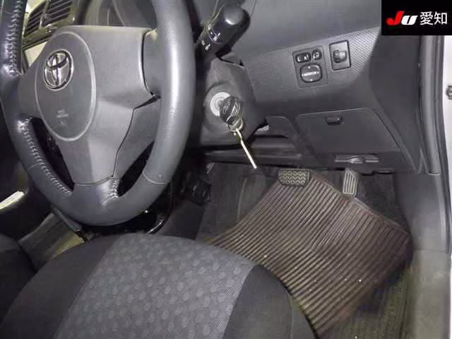 TOYOTA IST