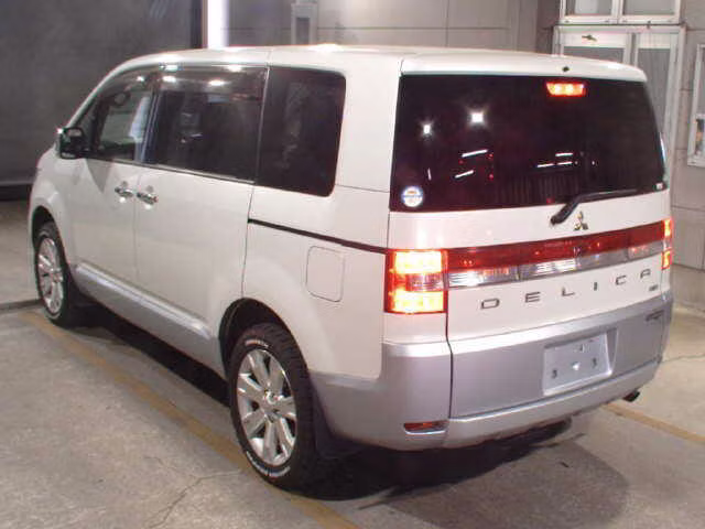 MITSUBISHI DELICA D:5