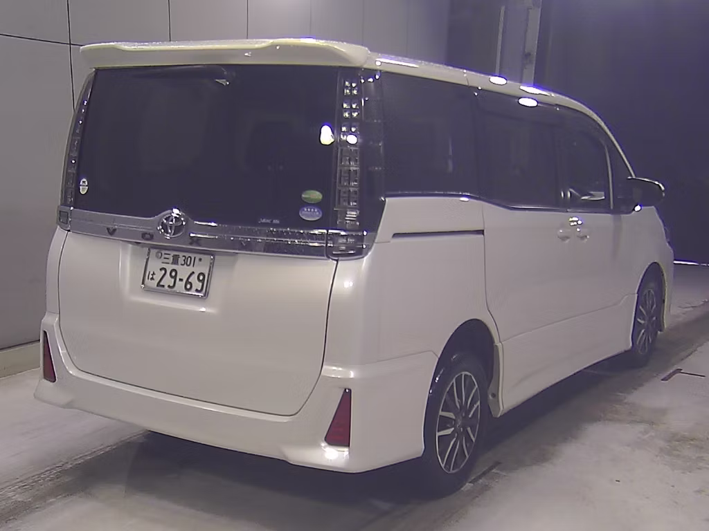 TOYOTA VOXY