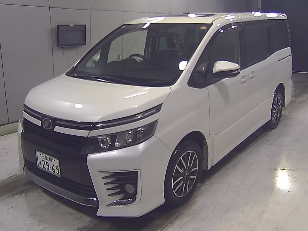 TOYOTA VOXY