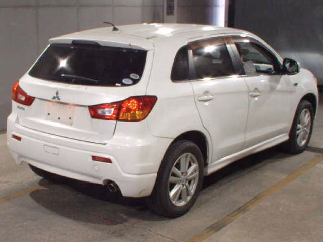 MITSUBISHI RVR