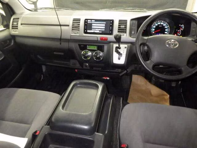 TOYOTA REGIUS ACE