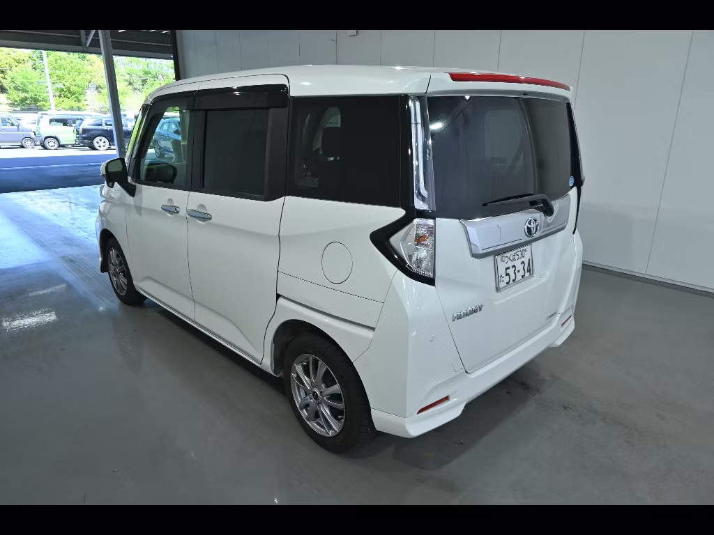 TOYOTA ROOMY