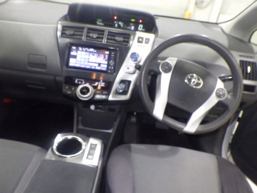 TOYOTA PRIUS ALPHA