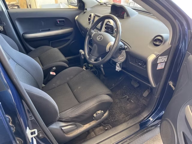TOYOTA IST