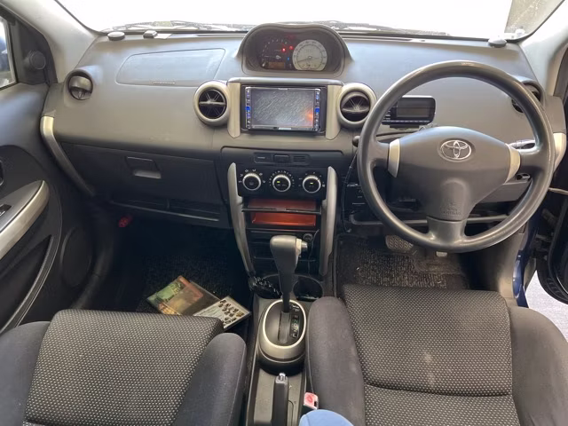 TOYOTA IST