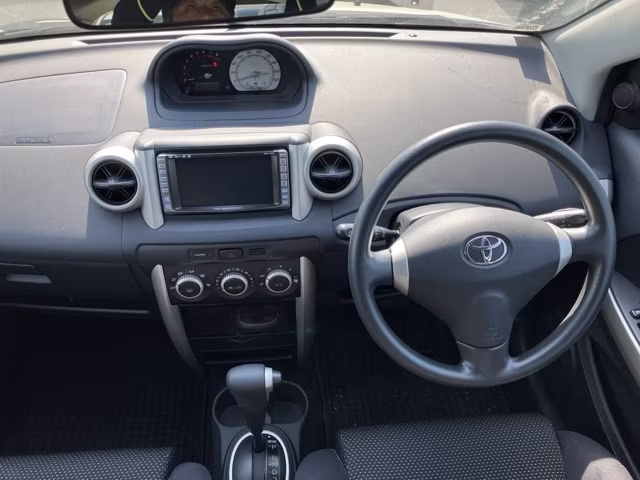 TOYOTA IST