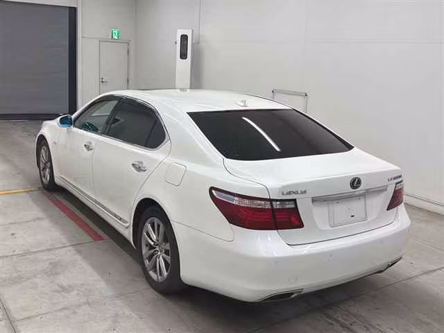 LEXUS LS600H