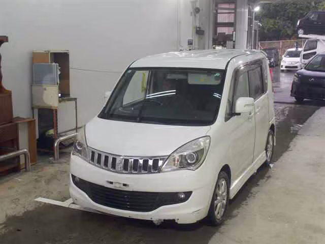MITSUBISHI DELICA D:2
