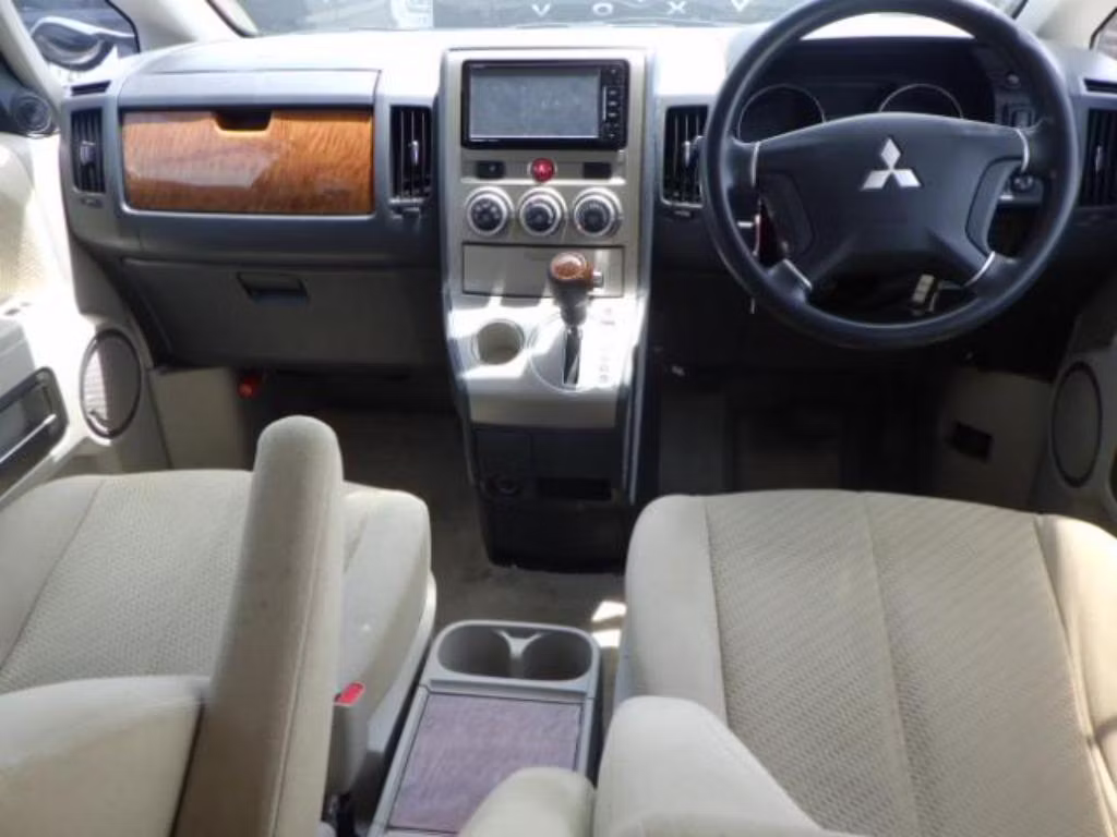 MITSUBISHI DELICA D:5