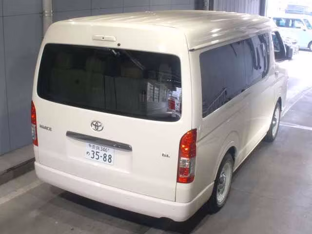 TOYOTA HIACE