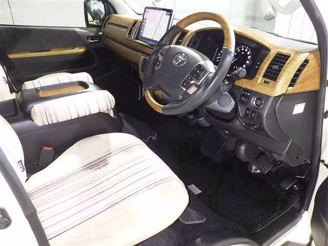 TOYOTA HIACE