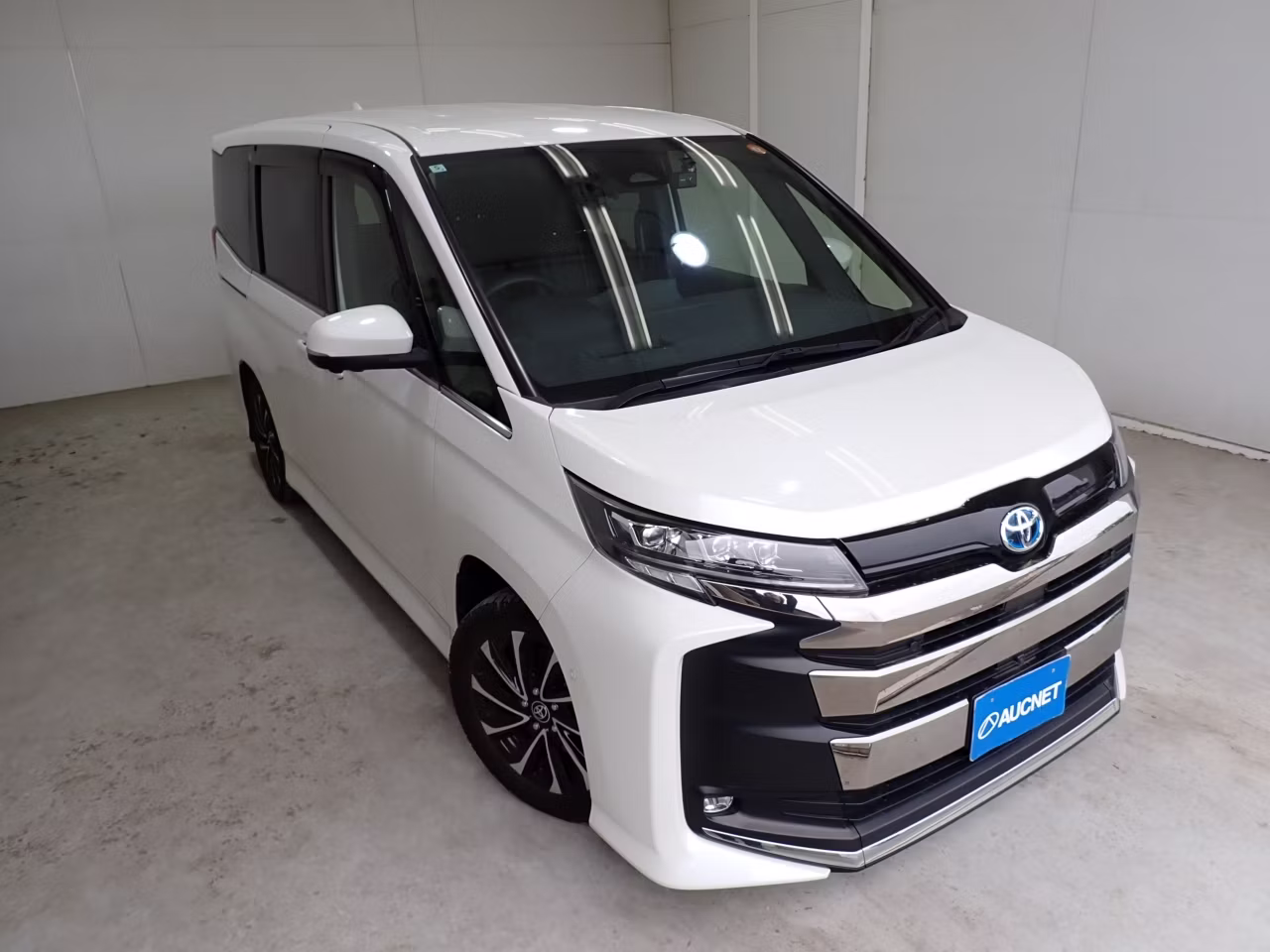 TOYOTA NOAH
