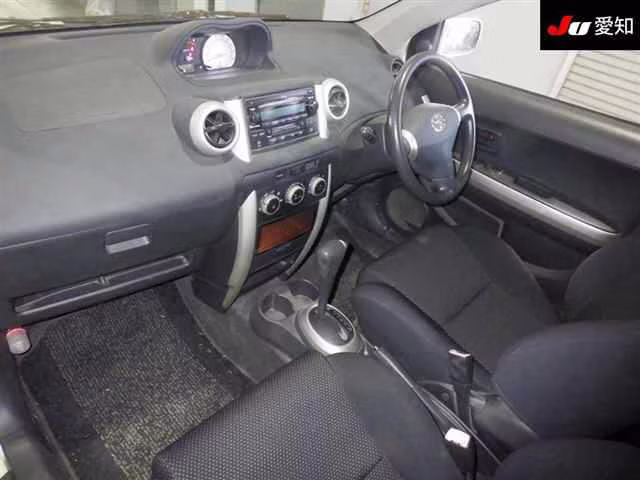 TOYOTA IST